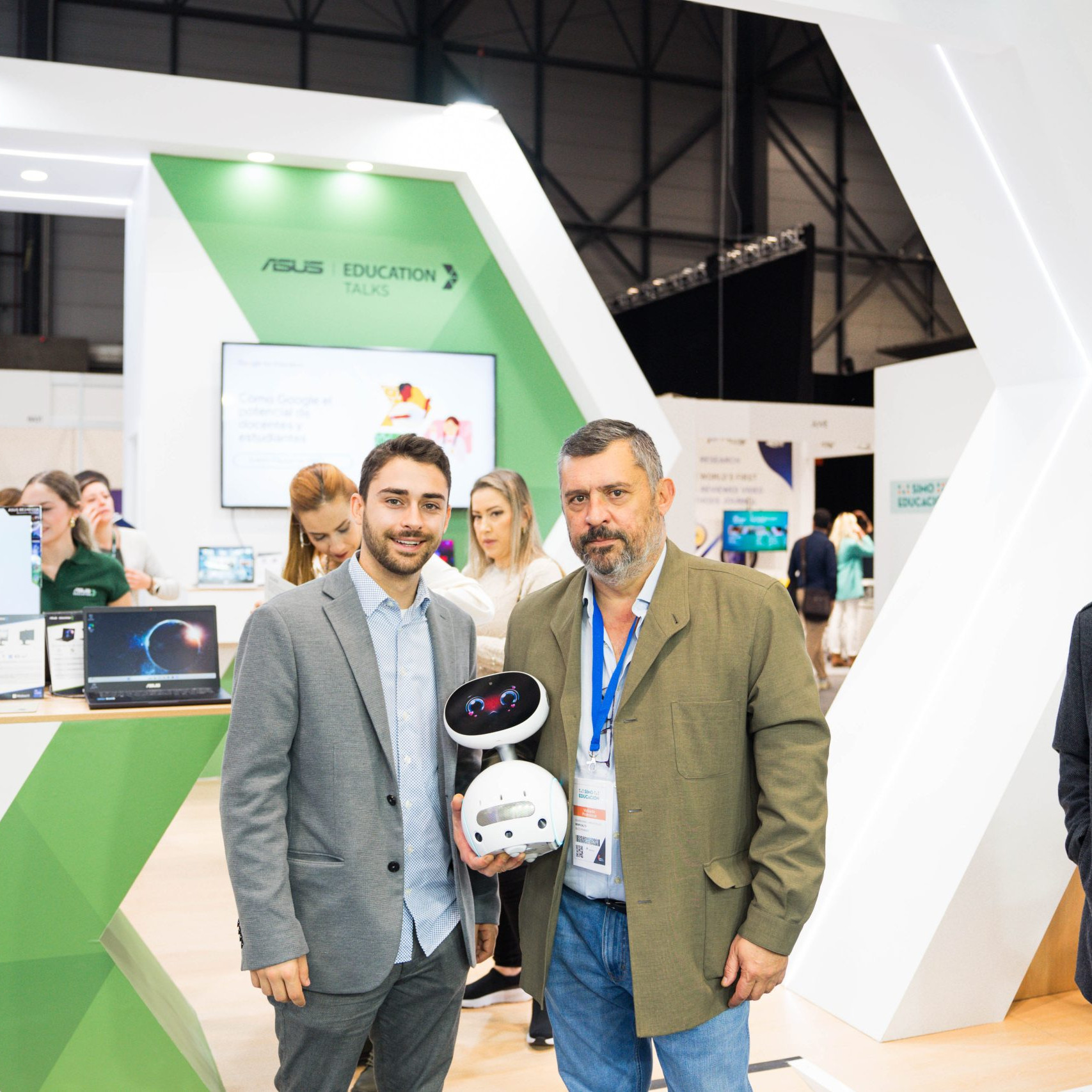 Group Salt´p en SIMO Educación, junto a ASUS