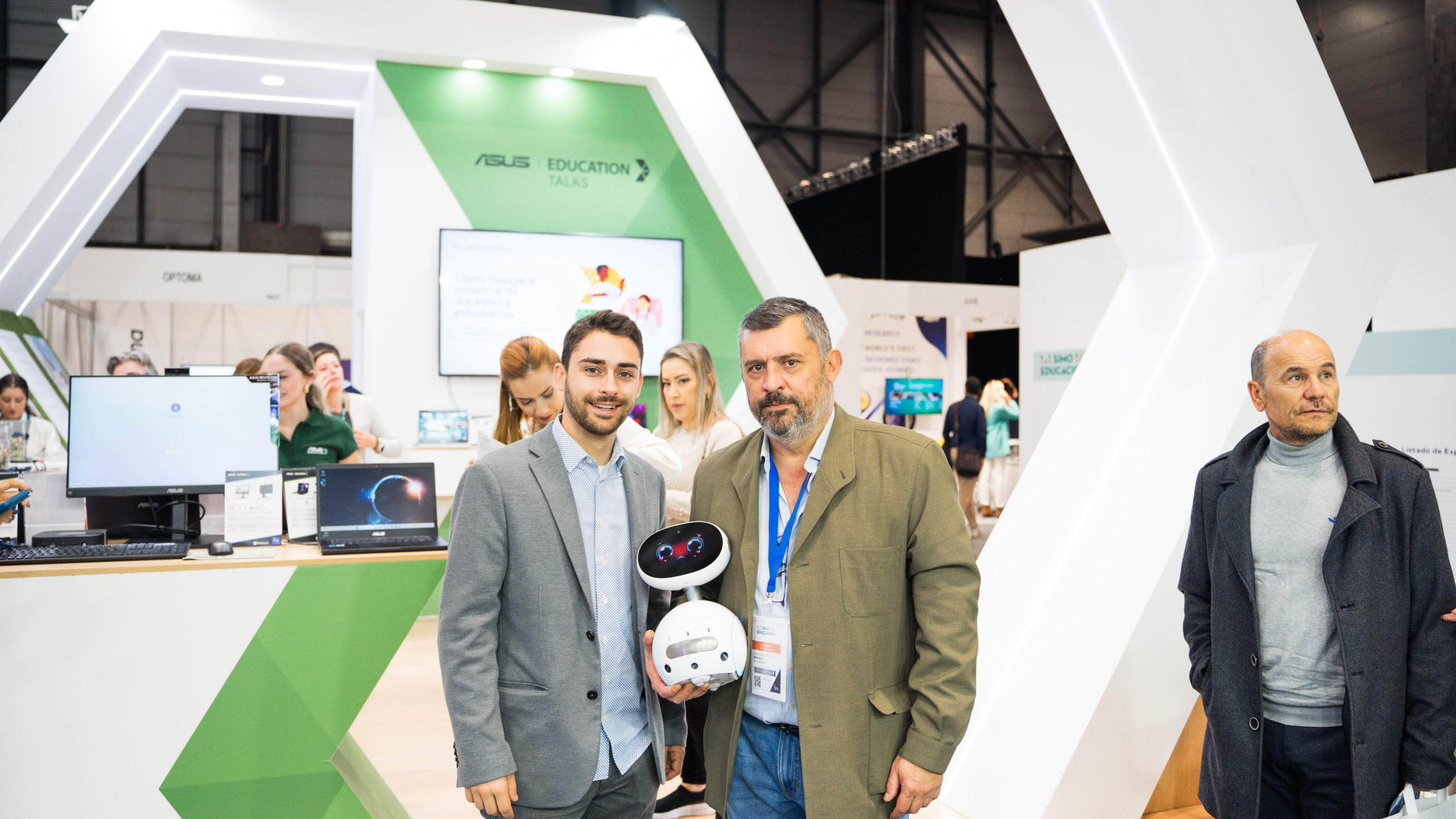 Group Salt´p en SIMO Educación, junto a ASUS