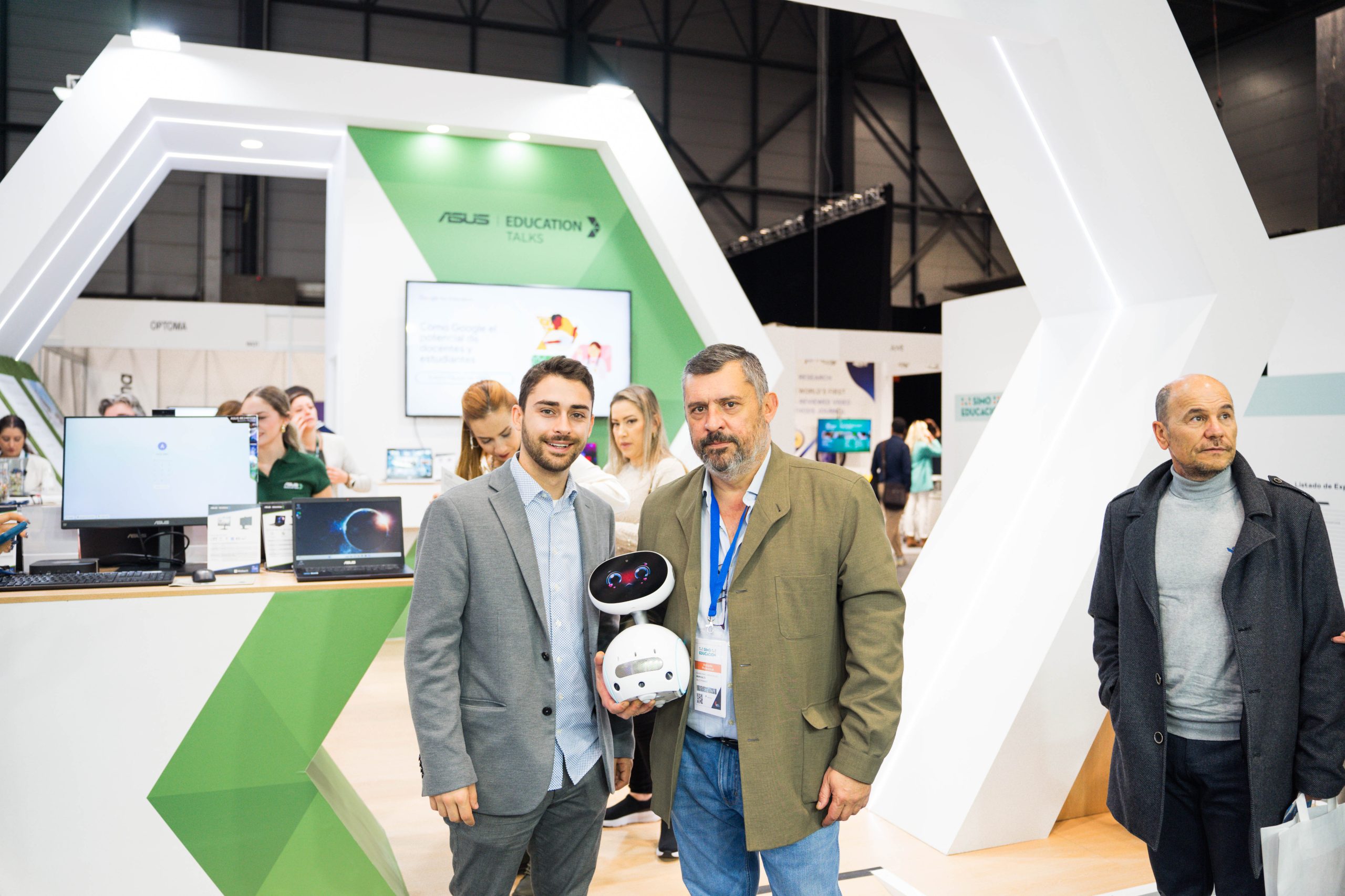 Group Salt´p en SIMO Educación, junto a ASUS